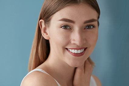 A female patient smiling with straight and white teeth